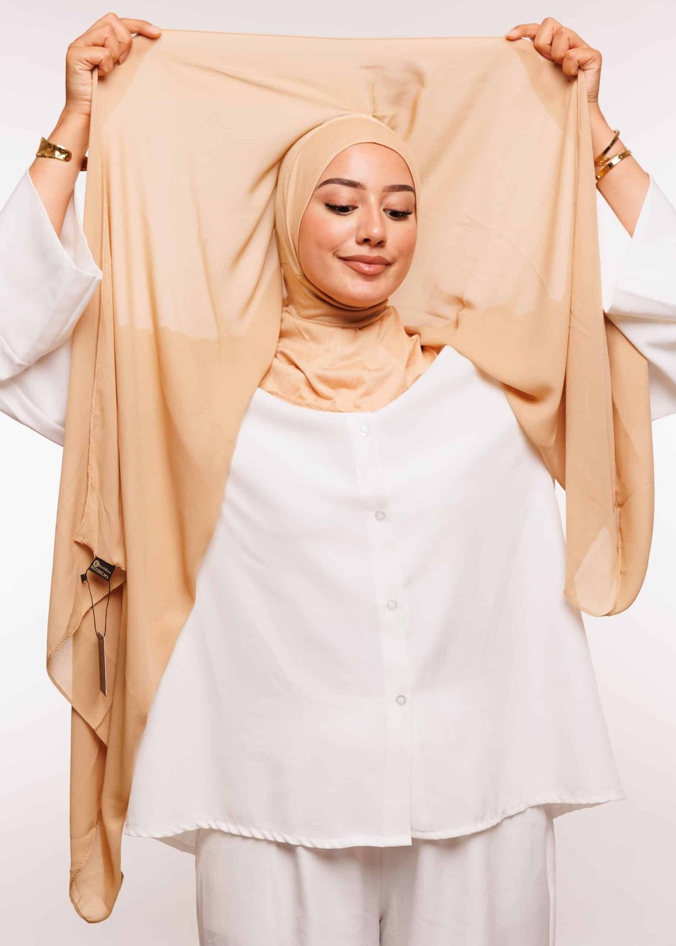 شال-كريب-حريري-بالبوني-النينجا-بيج_All-حجاب-شال-كريب-حريري-بالبوني-النينجا_488_4.jpeg شال كريب حريري بالبوني "النينجا" - بيج